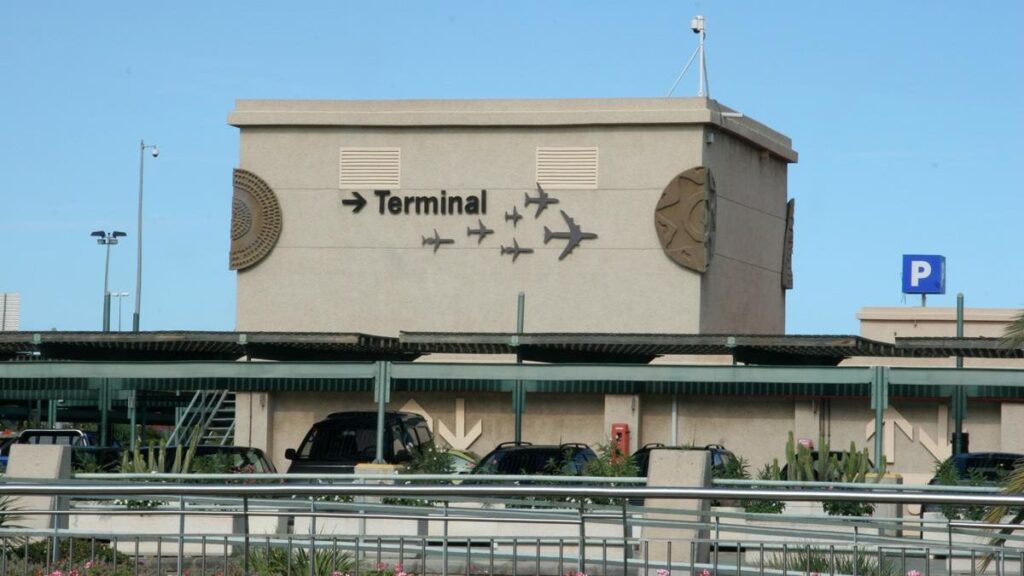 canary islands airport parking discount residents parliament