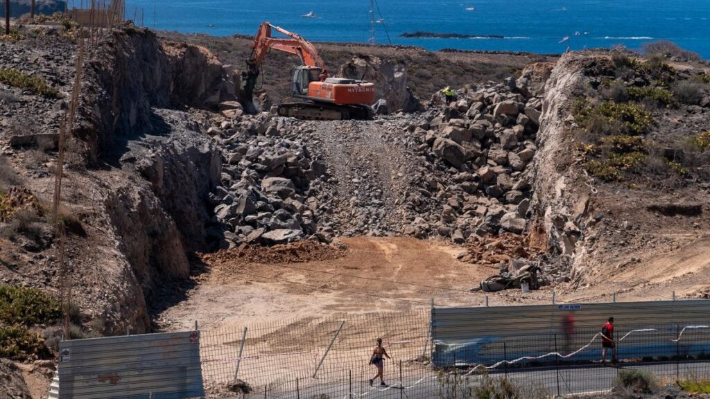 canary islands parliament cuna del alma investigation