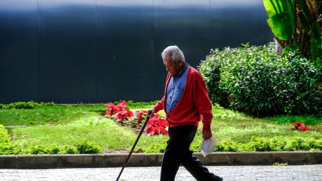 canary islands pension increase doubt after congress vote