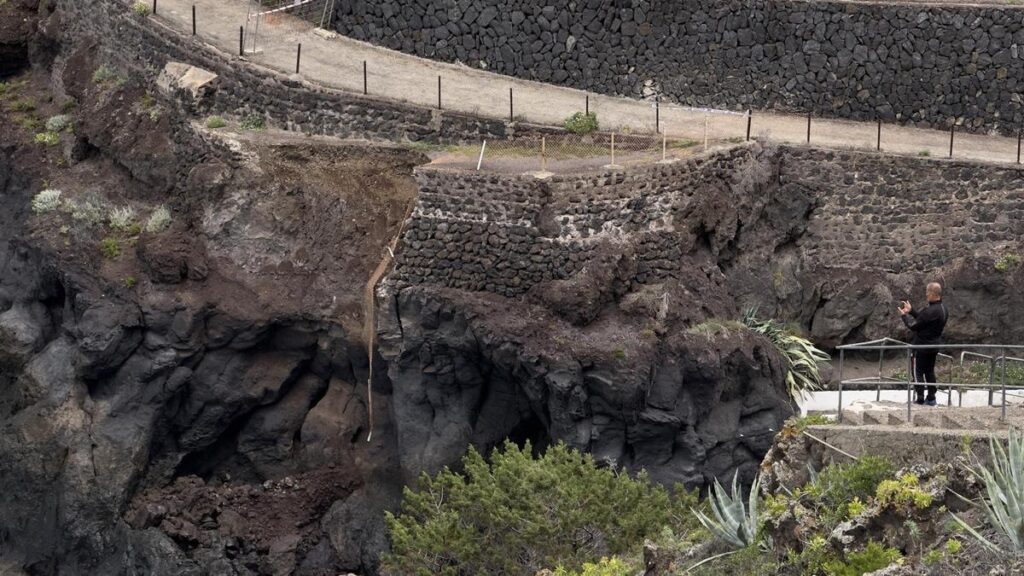 garachico beach closed wall collapse la consolacion
