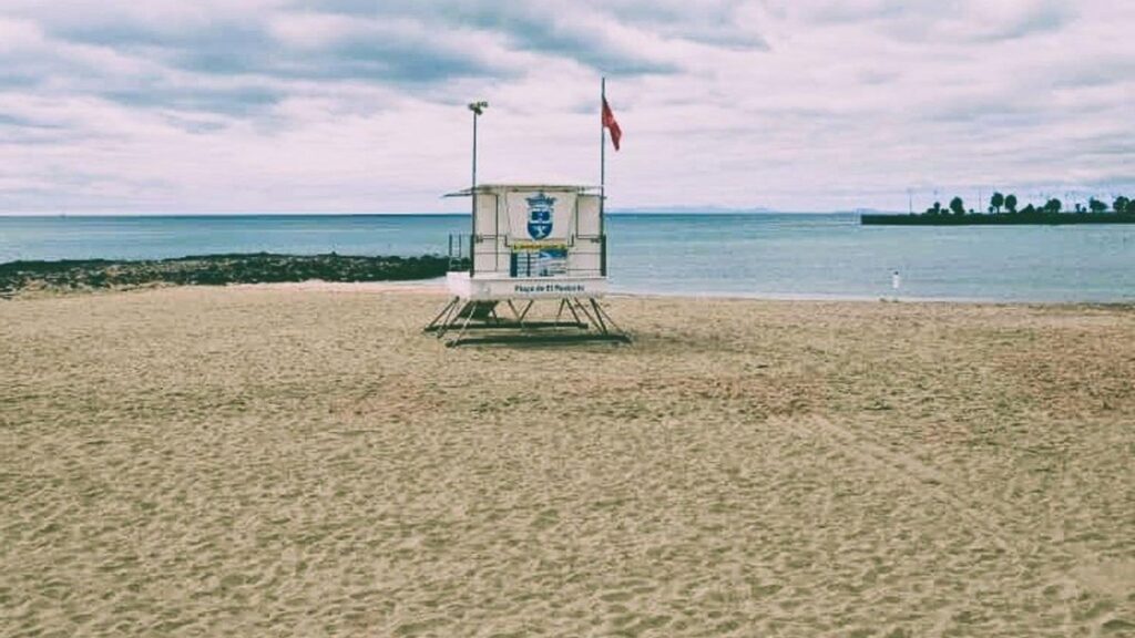 arrecife el reducto beach closed easter sewage