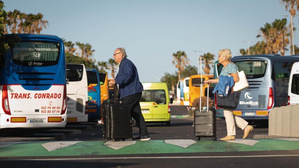 canary islands hotel record profits february 2026 uncertainty