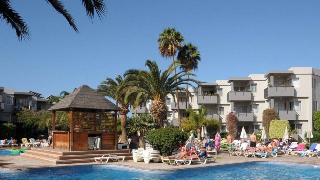 canary islands tourist accommodation stats february 2026