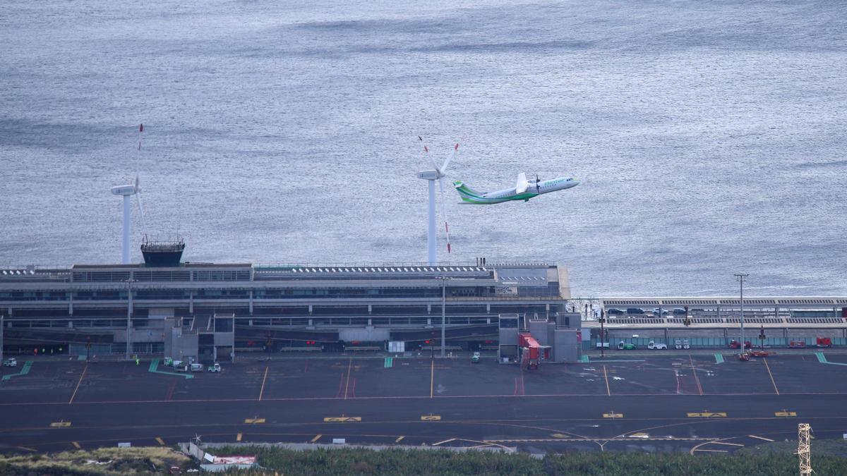 air traffic control strike la palma el hierro april 2026