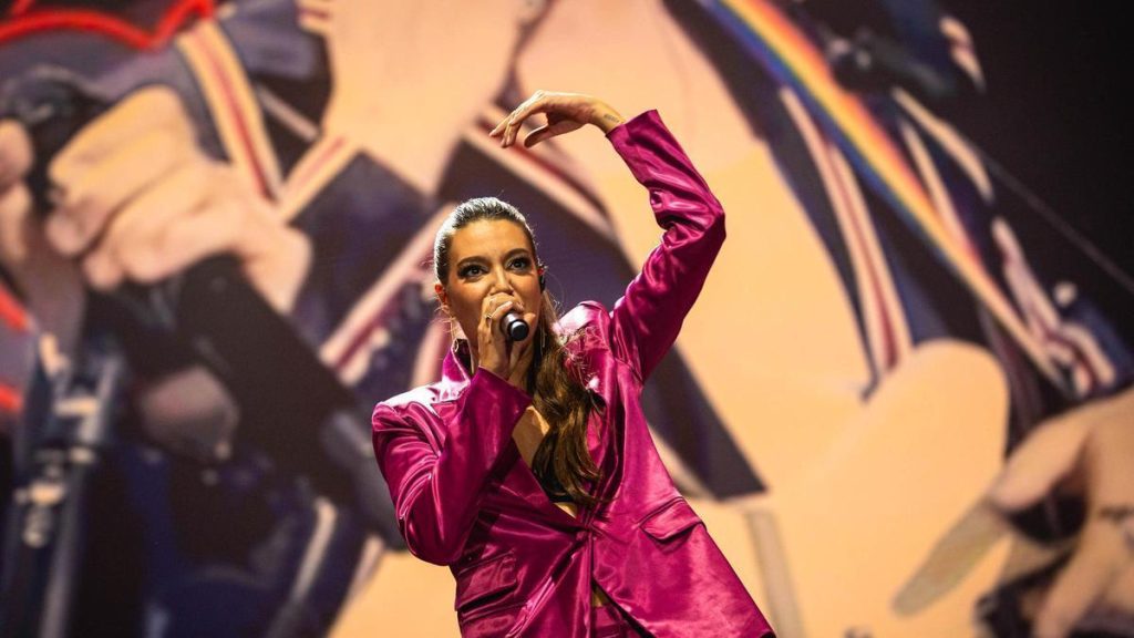 ana guerra china concert rain