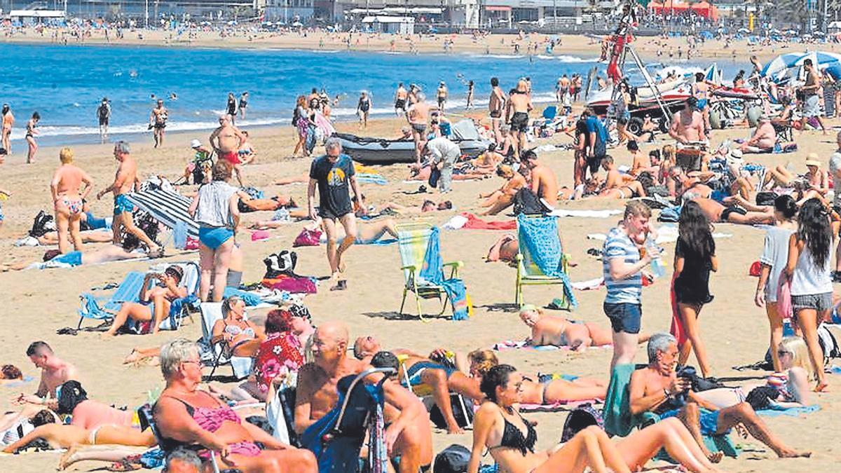 canary islands record foreign investment 2025 tourism