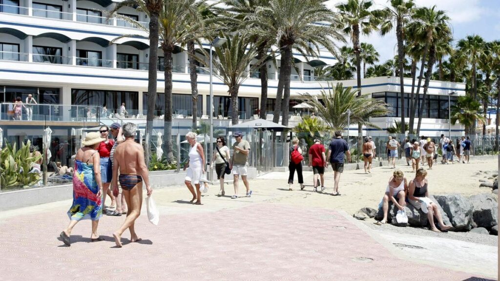 canary islands tourism arrivals february 2026 data