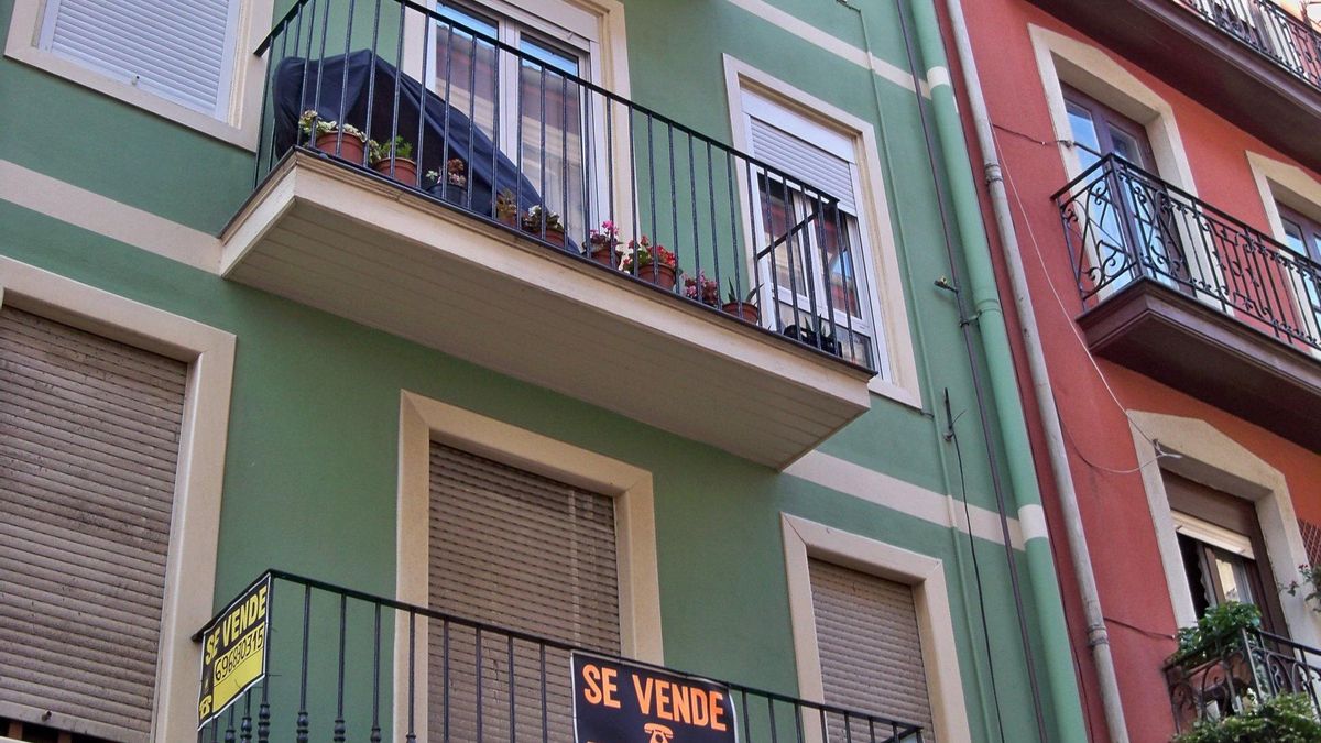 foreign property buyers canary islands decline 2025