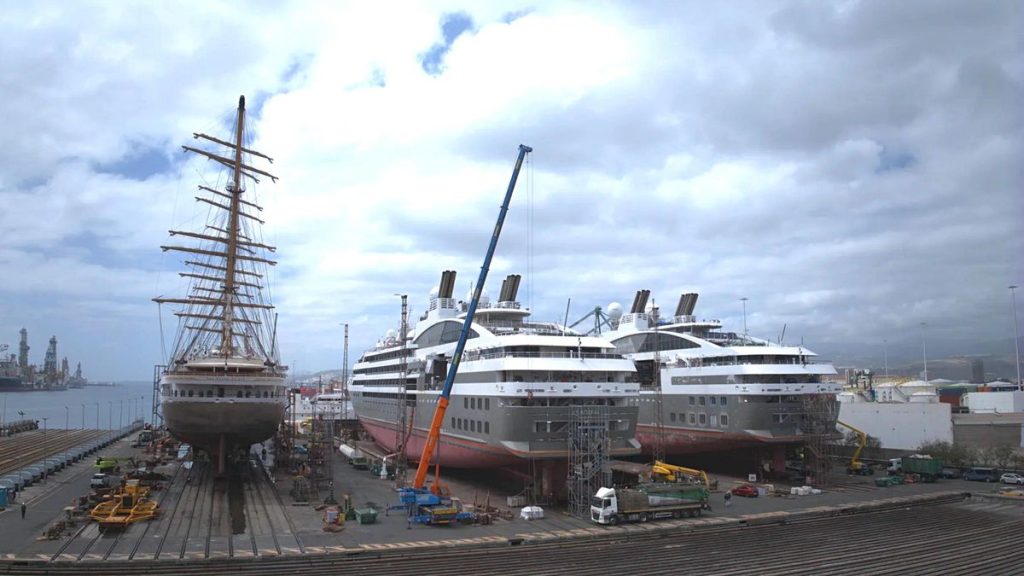luxury cruise ships repairs las palmas port