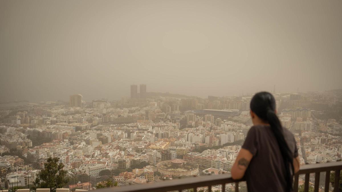 tenerife calima heatwave weekend forecast april 2026