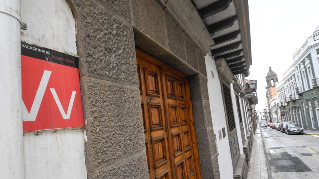 holiday rental law dispute canaries