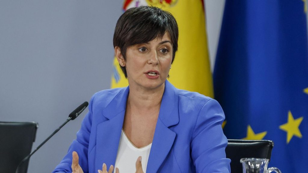 spain orders canary islands close illegal holiday lets