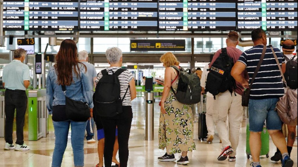 tenerife norte flights diverted fog may 2026