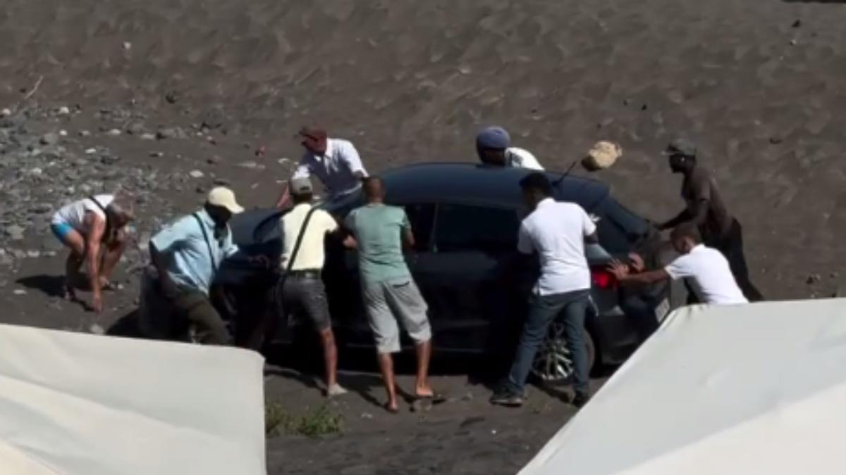 tourist car stuck troya beach tenerife