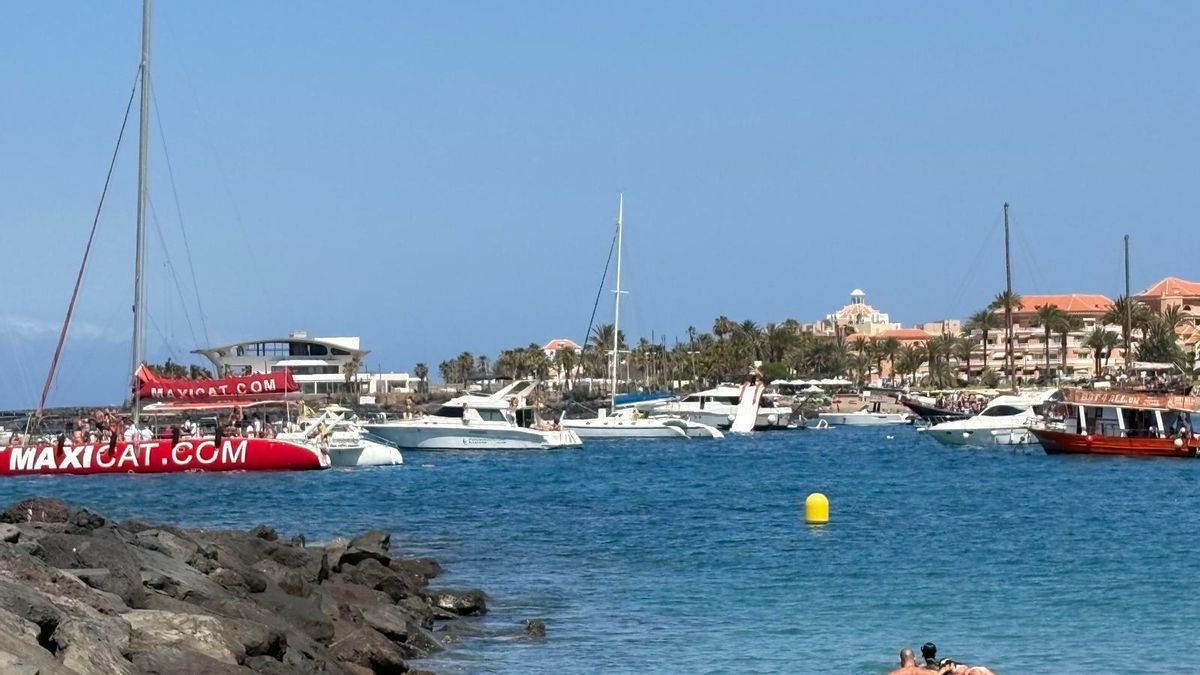 arona boat mooring las vistas beach crisis