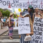 canary islanders tourist model survey