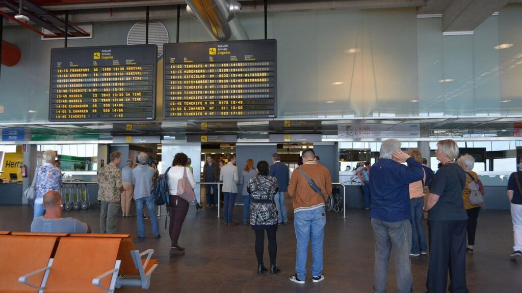 canary islands airport passenger numbers may 2026