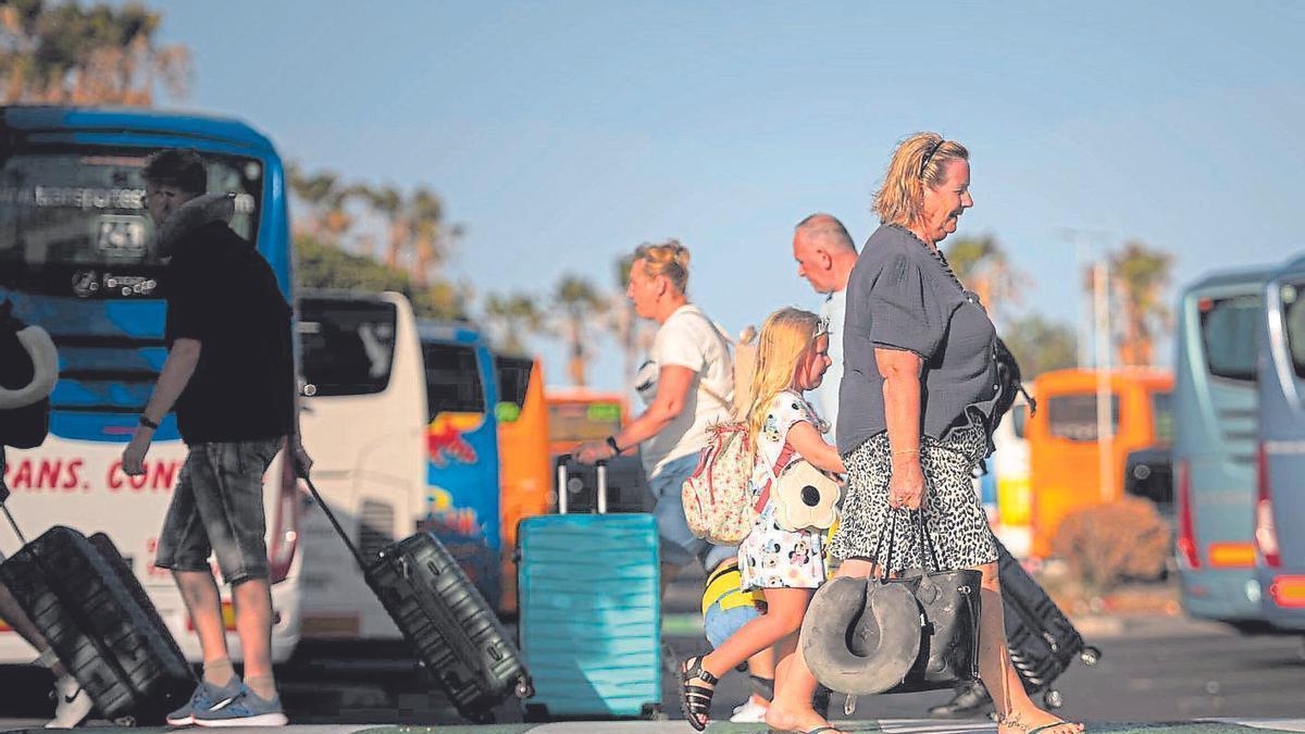 canary islands tourist water consumption five times