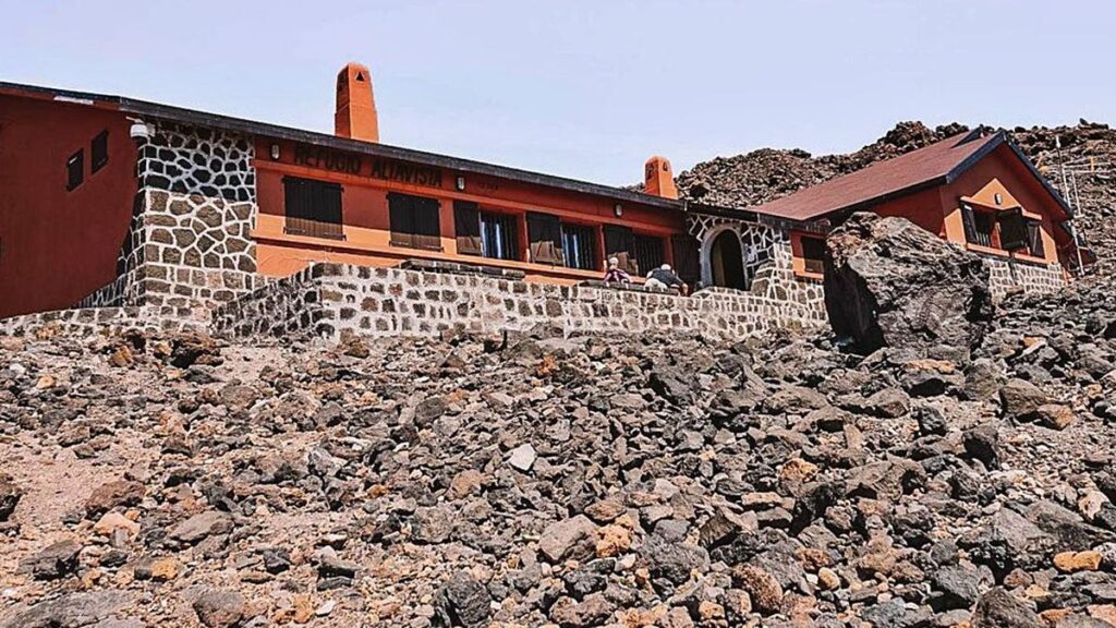 altavista refuge teide reopens july 2026