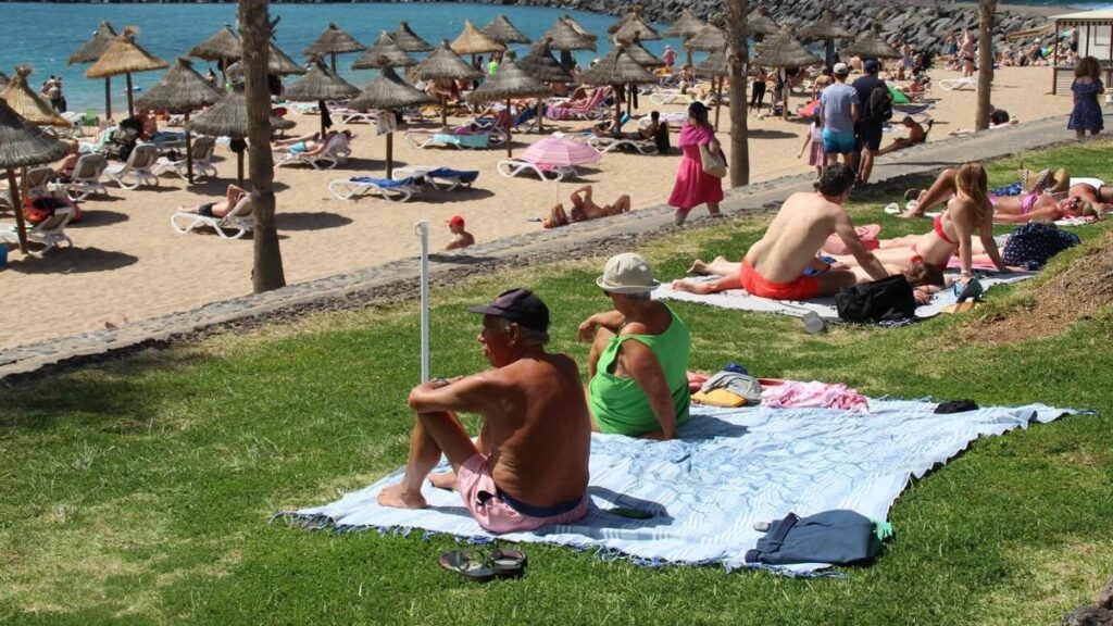 canary islands tourism hold steady 677 million