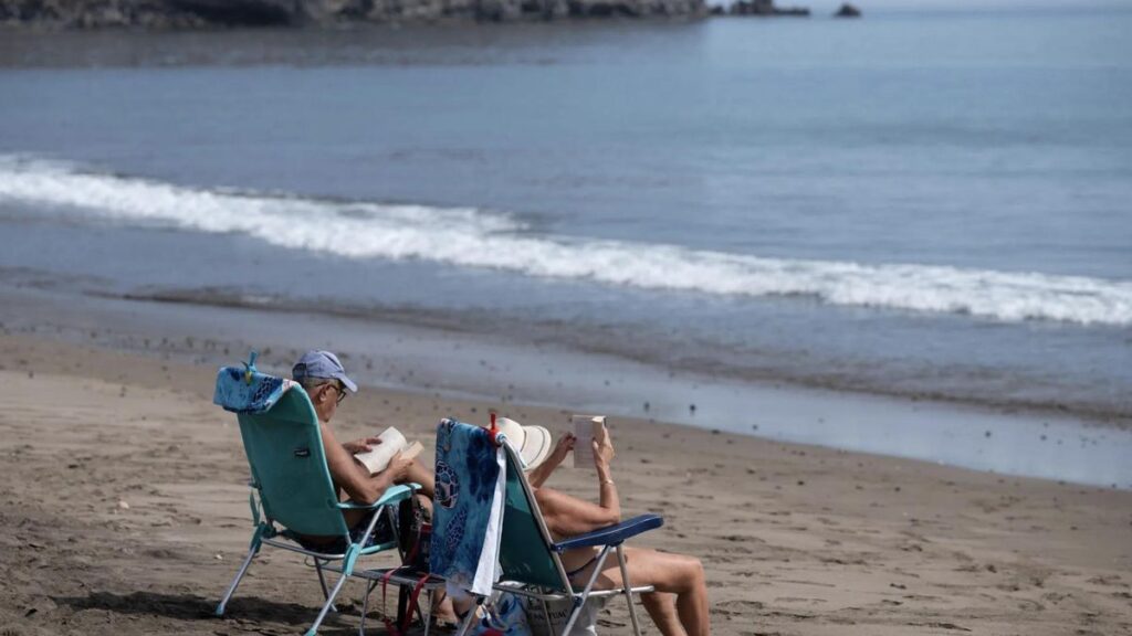 canary islands heat alert lifted fire risk