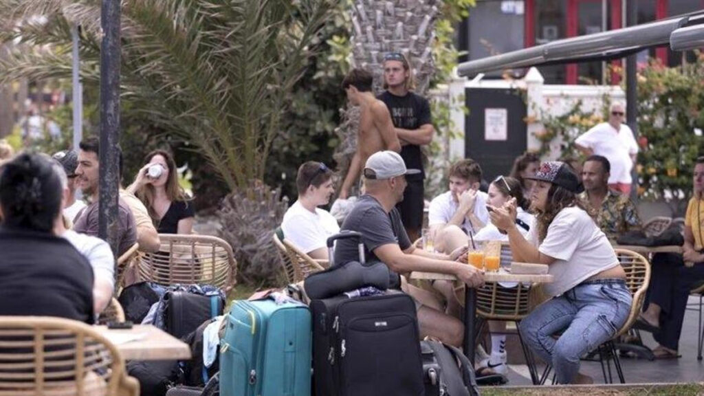 canary islands tourism july visitors