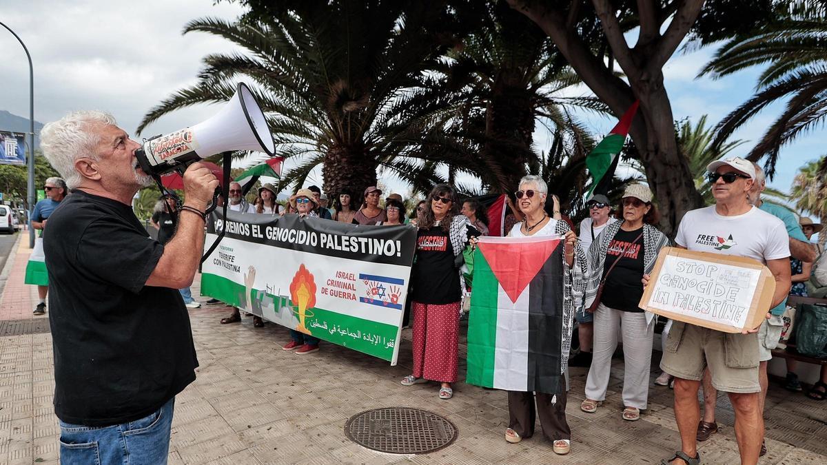 protest israel water polo tenerife