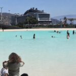 tourists bathing plaza espana santa cruz