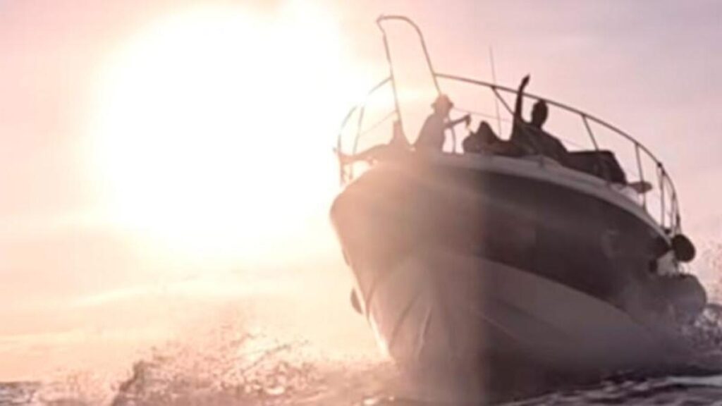 boat close call diver adeje tenerife