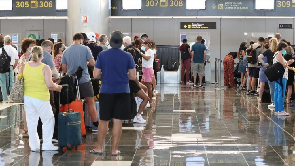 canary islands august passenger arrivals 2026