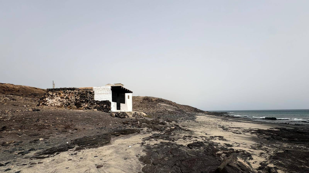 canary islands halt coastal demolitions
