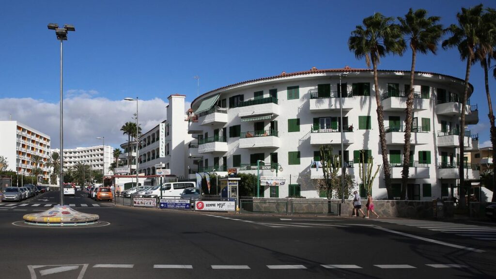 canary tourism residential liberalisation warning