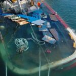 fuel spill alert fishing boat sinks arrecife lanzarote