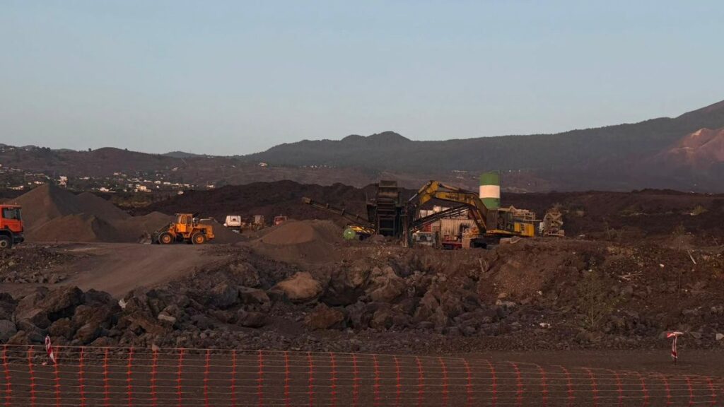 illegal gravel extraction la palma volcano