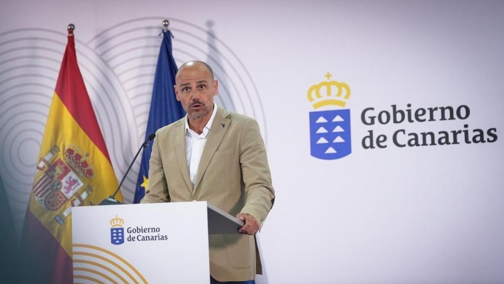 canary islands airport management deal