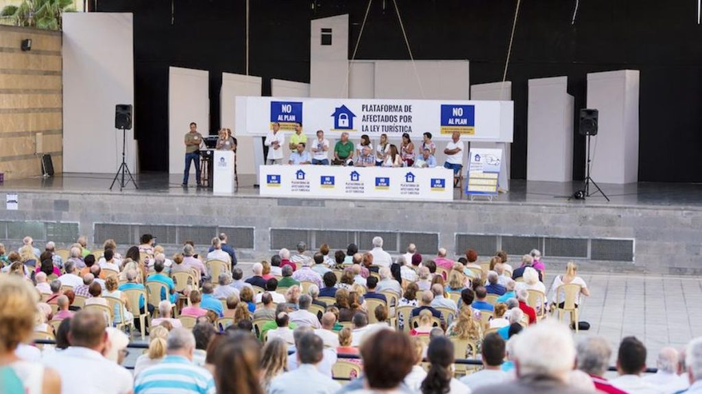 canary islands tourist law protest parliament