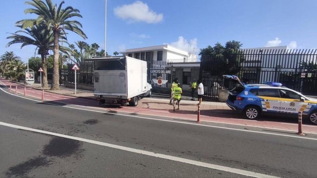 driverless truck air force gate las palmas