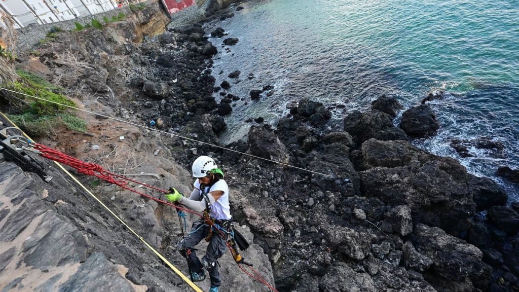 el confital cliff clean up las palmas
