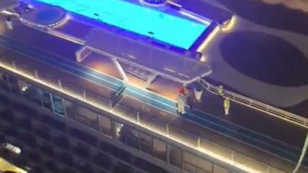 helimer 204 evacuates scarlet lady passenger tenerife