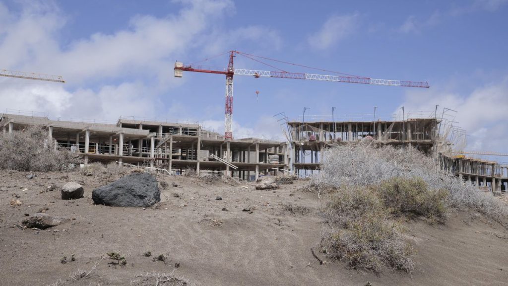 tenerife tourism expansion moratorium