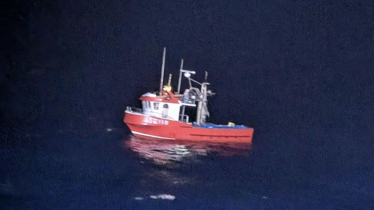 three fishermen rescued off el hierro